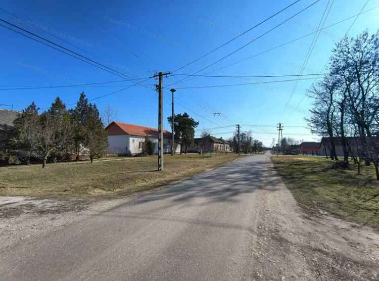 Ház Kiadó in Törökszentmiklósi járás, Alföld és Észak