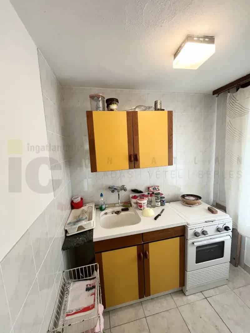 40 m2-es kertes ház melléképületekkel eladó