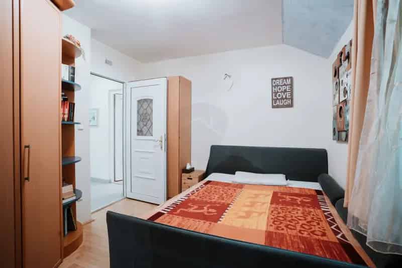Budaliget panorámás családi ház eladó 390m2 200m2 terasszal medencével