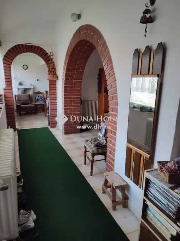 127m2-es családi ház 5347m2-es telekkel Tésenyben