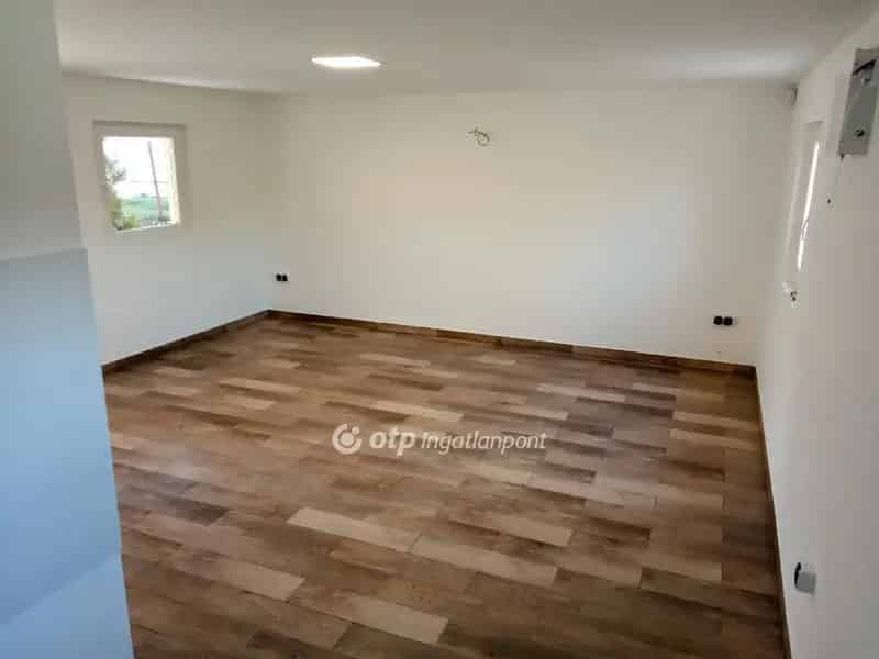 Ráckeve Duna-parti felújított nyaraló eladó