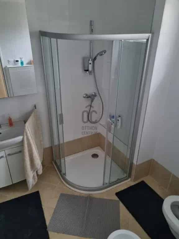 Balatonakarattya felujitott villa 1424nm telekkel elado