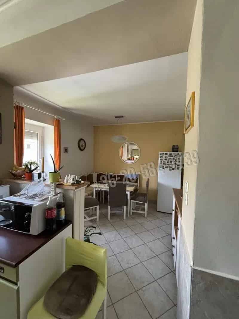 200 m2-es családi ház Bernecebarátiban patakparton