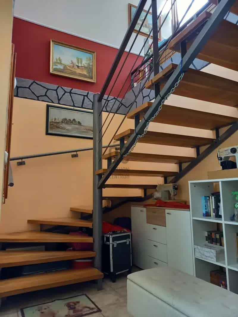 Bajai családi ház eladó - 4 szoba, medence, bútorozott