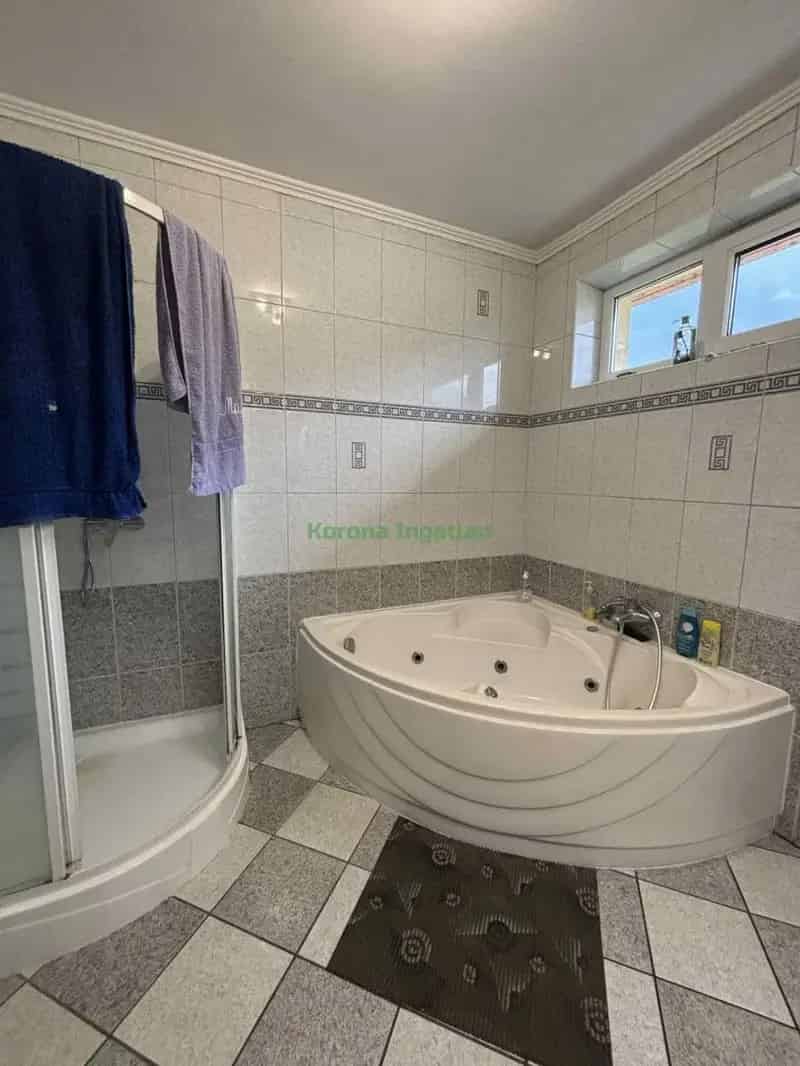 111 m² családi ház Nyíregyházán - 2 állásos garázs, terasz, filagória