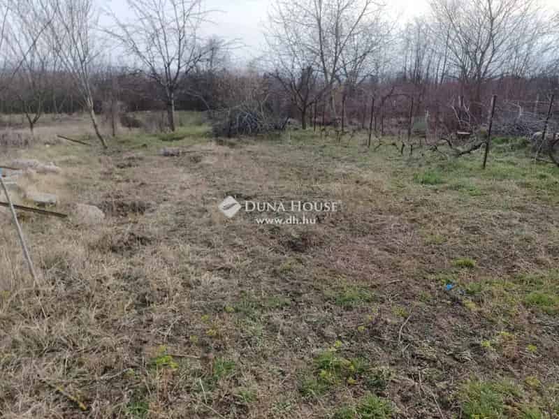 Bicskei külterületi telek eladó - kiváló fekvés, csendes környezet
