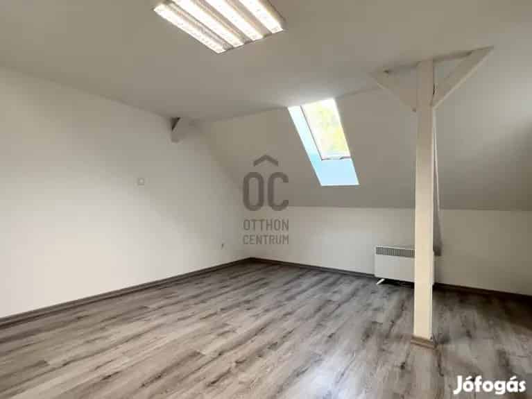 Szekszárd Városközpont Apartmanok Iroda Üzlethelyiség