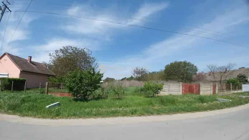 5000 m2-es építési telek eladó Dávodon