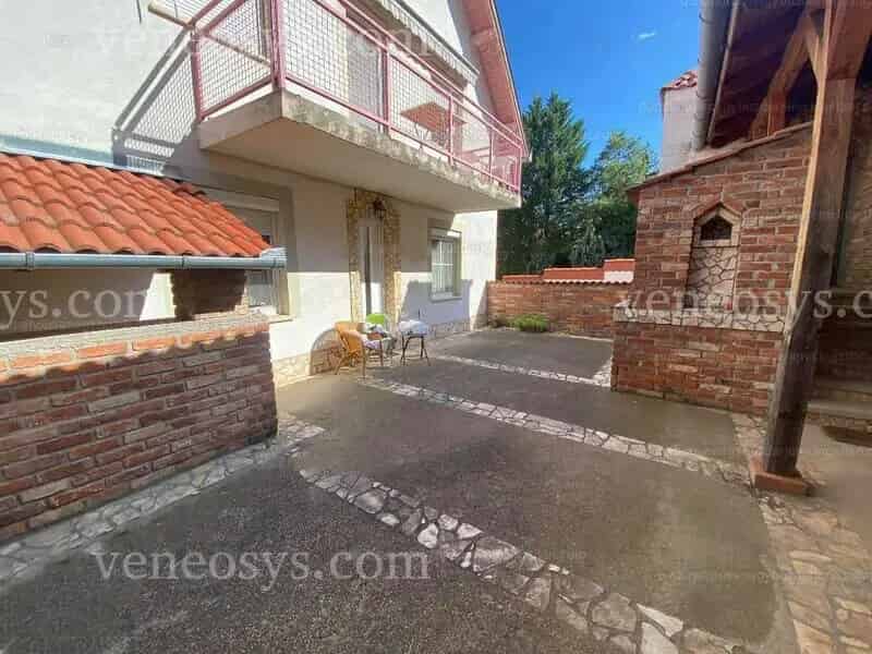 Pécs Társasházi Lakás Eladó Kertkapcsolattal Felújított 106nm