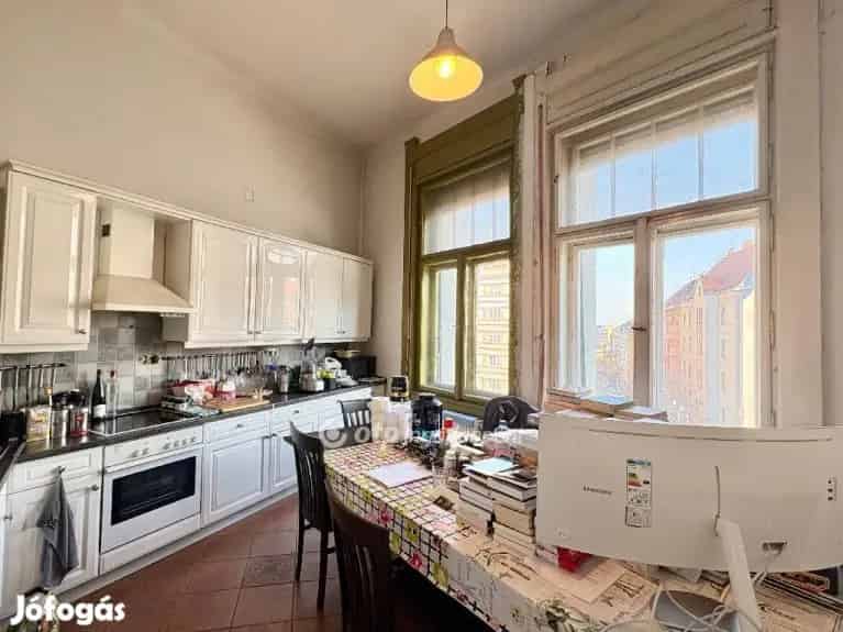 122 nm-es 3 szobás felújítandó lakás eladó Budapest XI kerületben