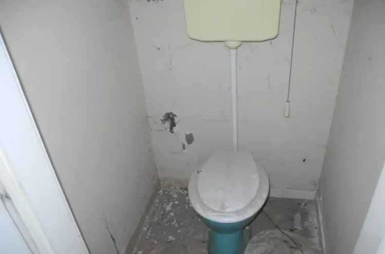 Felujítandó ház Cegléden 131 m2 1314 m2 telekkel