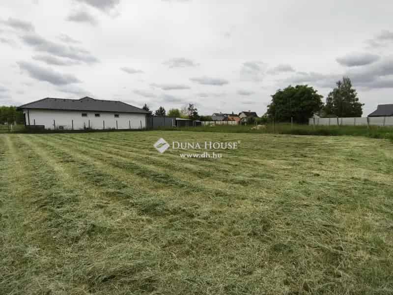 Adonyi 900 m2-es saroktelek eladó - Családi ház építésre alkalmas