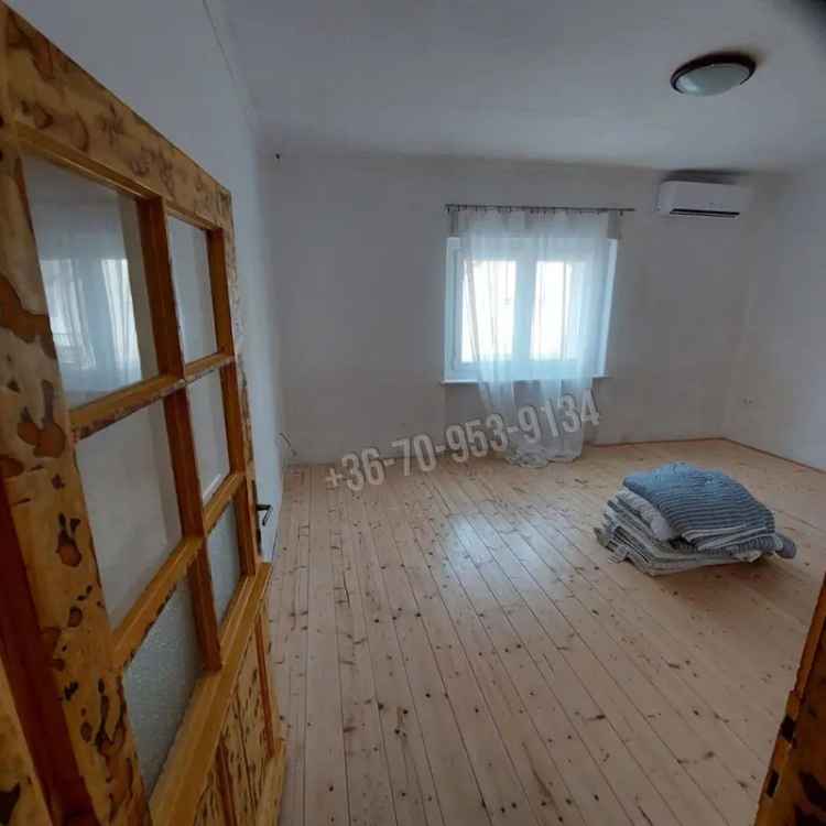 Telek ket ház négy lakással eladó