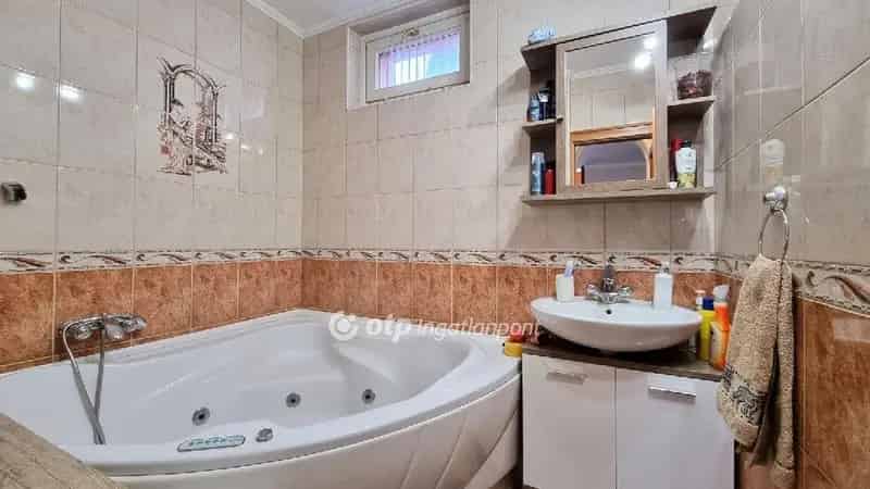 Hajduszoboszlo Belvarosi Energiatakarekos Csaladhaz Apartmanhazzal Elado