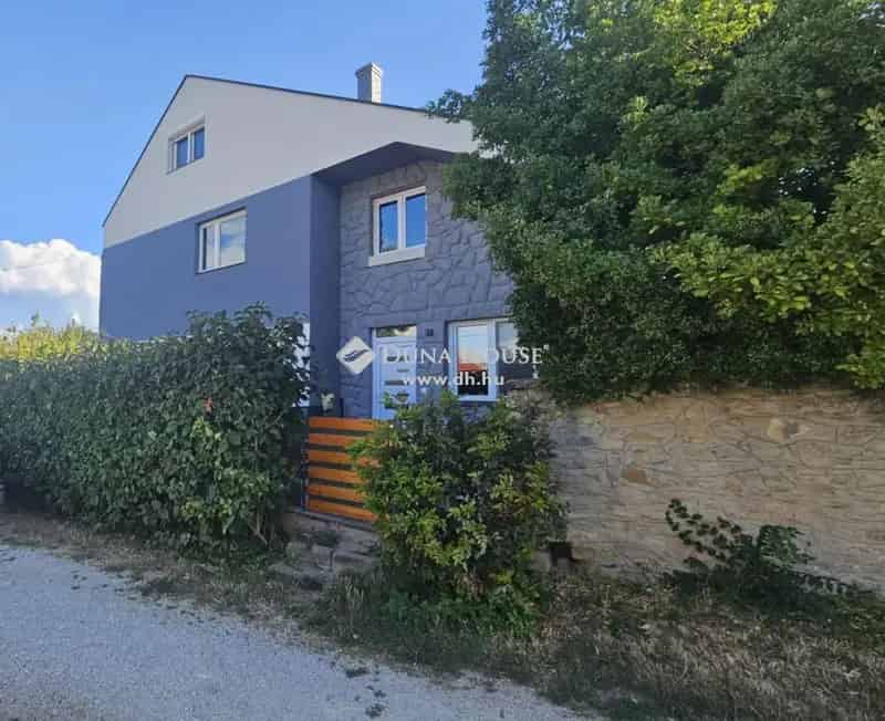 230 nm-es felújított családi ház Balatonalmádiban 3 külön bejárattal