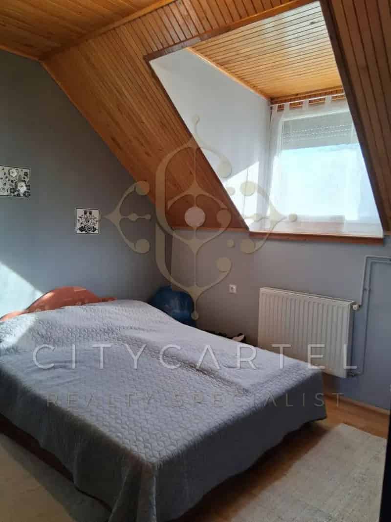 Kőröshegyi családi ház eladó 604 m2-es telken