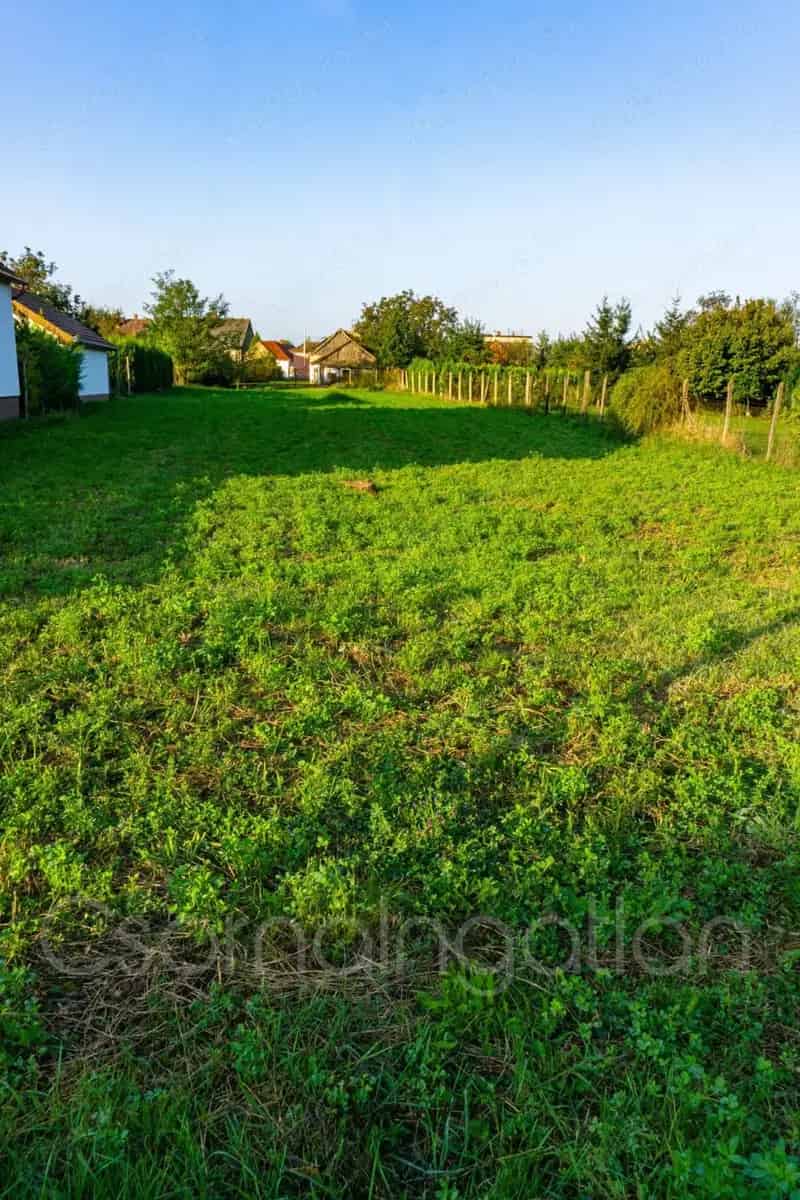 Barbacsi telek eladó 950 m2 - csendes helyen