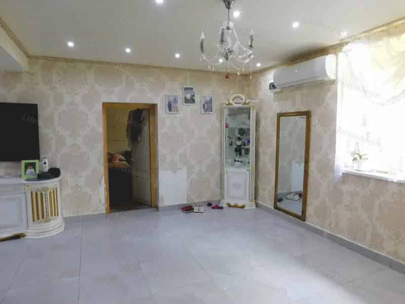 Balatonlellei 260 m2-es ház eladó - felújított, csendes, Balatonközelben