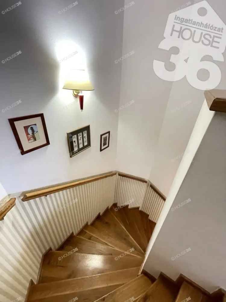 Elegáns 6 szobás családi ház Kecskeméten