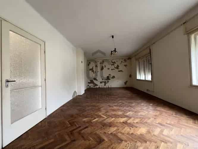 Tolnai családi ház eladó felújítandó 87m2 735m2 telekkel