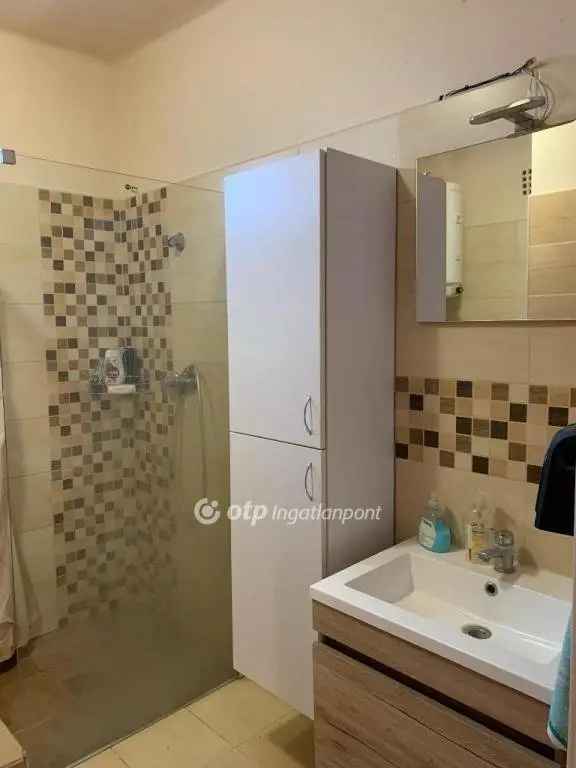 81m2-es családi ház Cegléden 680m2-es telken eladó