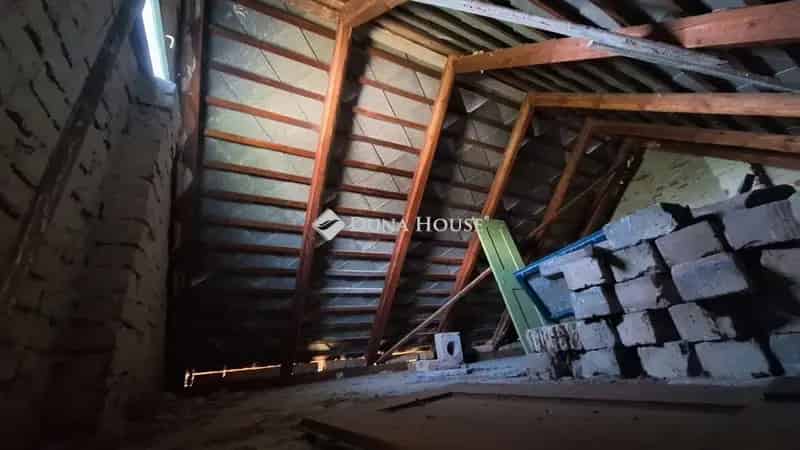 40m2-es házikó 1457m2 telken Várpalota Széphegydűlőn