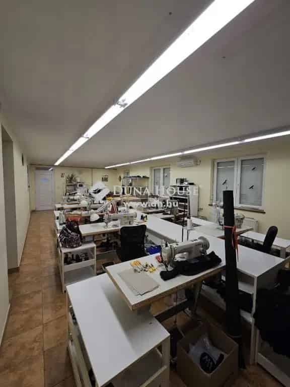 267 nm-es Ipari Ingatlan Szigetszentmiklóson Parkolóval