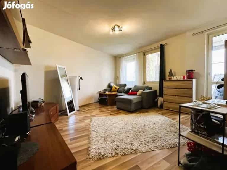 Eladó lakás Pécs Kertvárosban - felújított, erkélyes