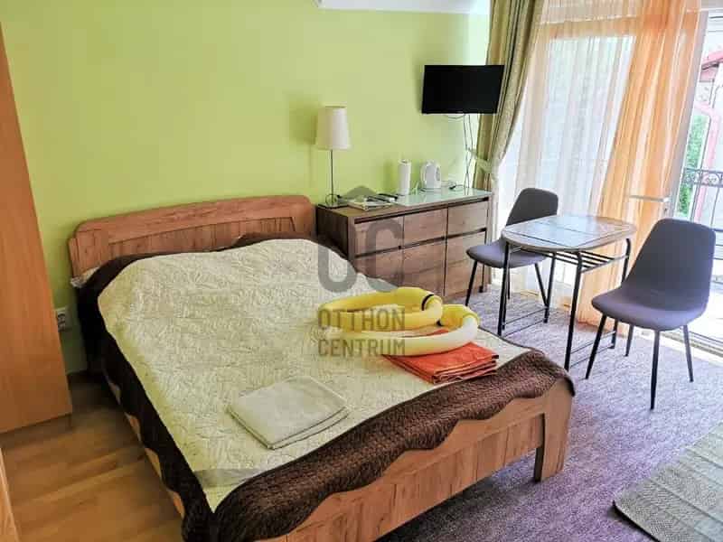 Hévízi Apartmanház eladó - 5 apartman, garázs, kert
