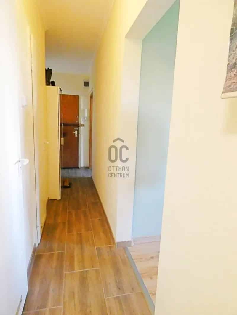Újpalotai 2 szobás liftes panel lakás eladó
