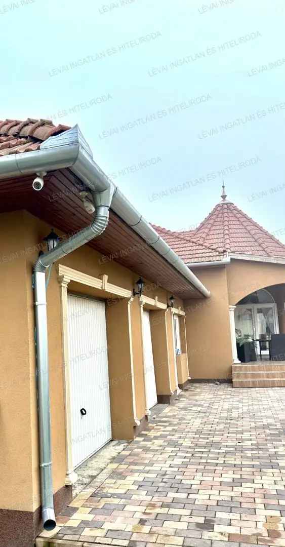 125 m2-es családi ház Békéscsabán 1500 m2 telekkel eladó