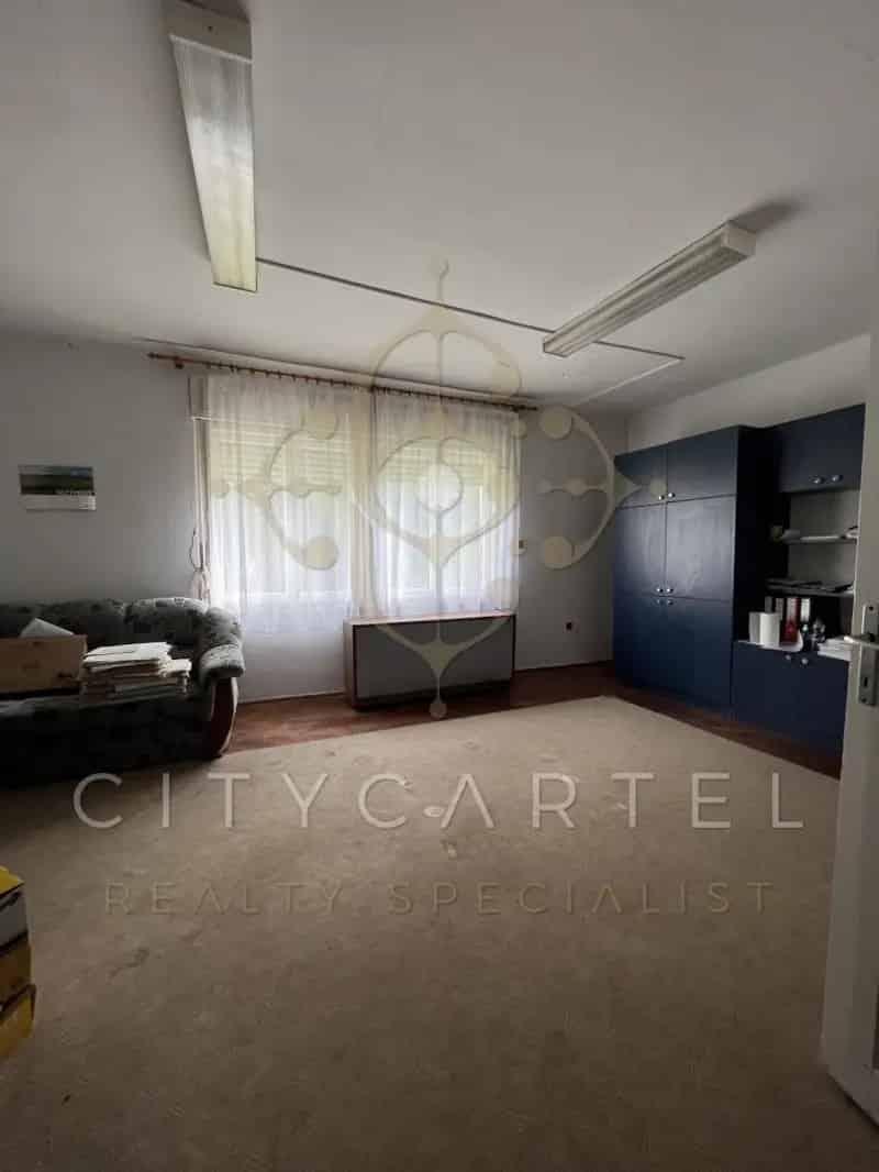 Látrány - 100 m2-es irodaház eladó 934 m2-es telken