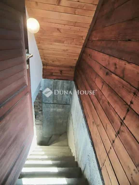 Győr közeli zártkerti telek eladó házal és gyümölcsfákkal