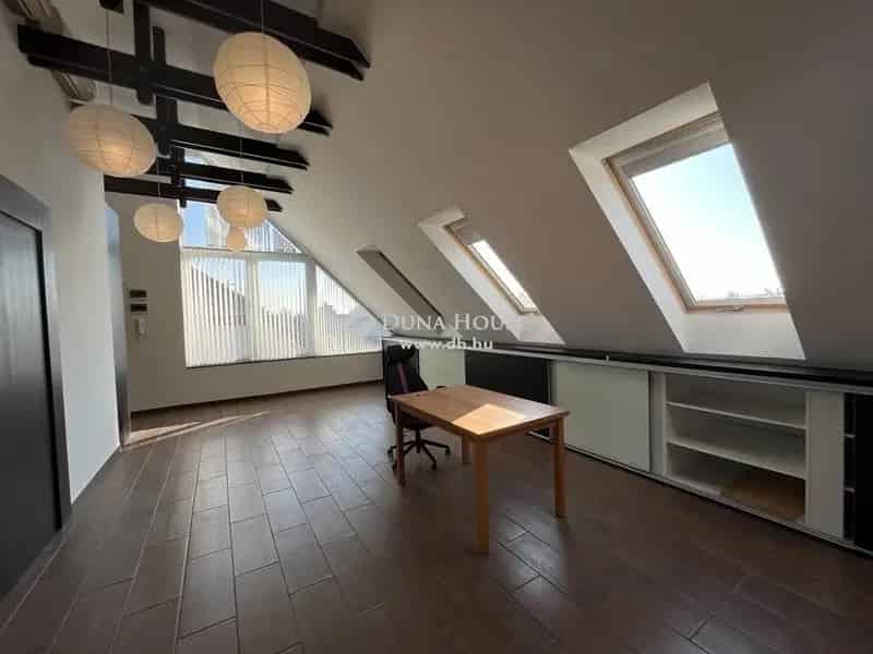Budaörsi Loft Stílusú Ingatlan Kiadó Panorámás Tetőterasszal