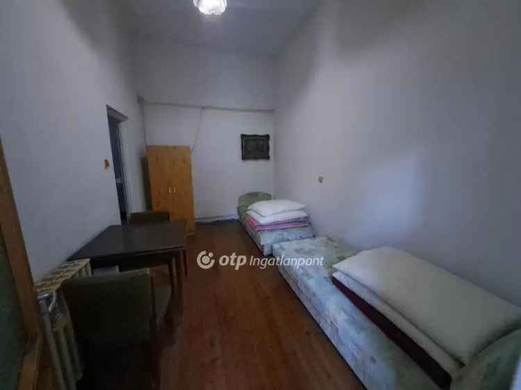 Makó - 270 nm-es 9 szobás kétszintes apartmanház eladó