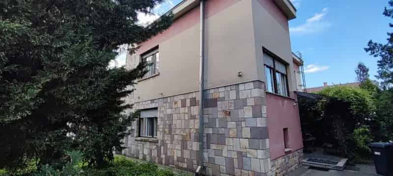 Pilis Fő utcai családi ház eladó - 177 nm, 2 garázs, befektetőknek is