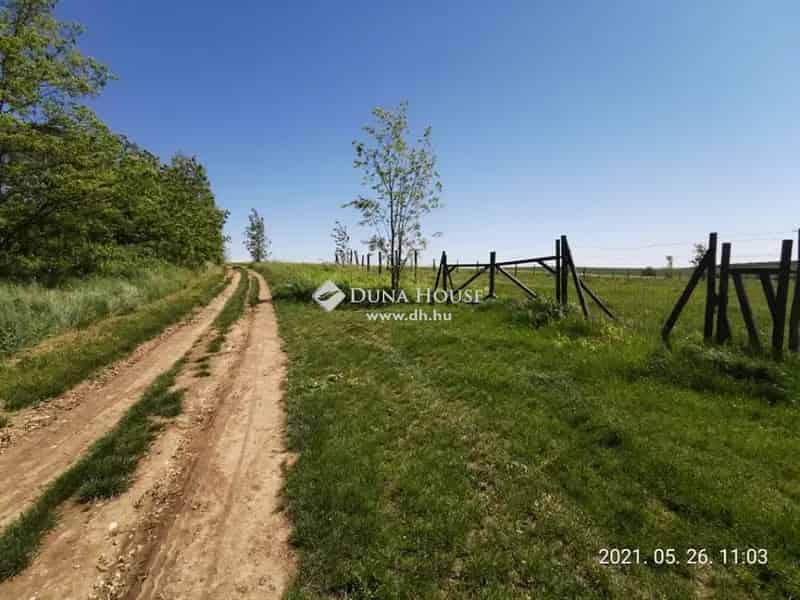 1 5 HA-os szántó lovak tartására alkalmas