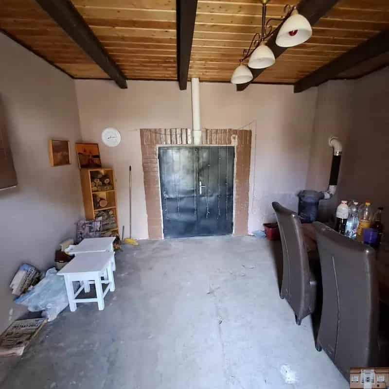 Monori présház eladó 100 m2-es telekkel és borospincével