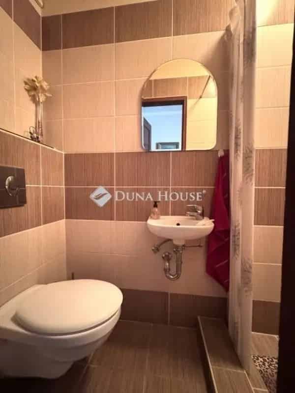 121 m2-es felújított családi ház Pécs-Deindolban 2400 m2-es telken