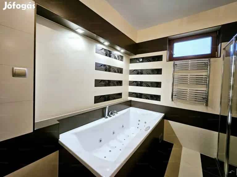 Luxus Családi Ház Arnóton Wellness Részleggel És Medencével