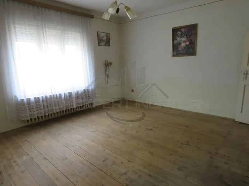 80m2-es családi ház Győr-Ménfőcsanakon 54m2-es gazdasági épülettel