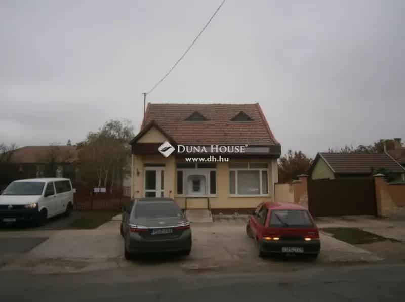 Körösszegapáti üzlet eladó - 67 74 m2 - központi elhelyezkedés