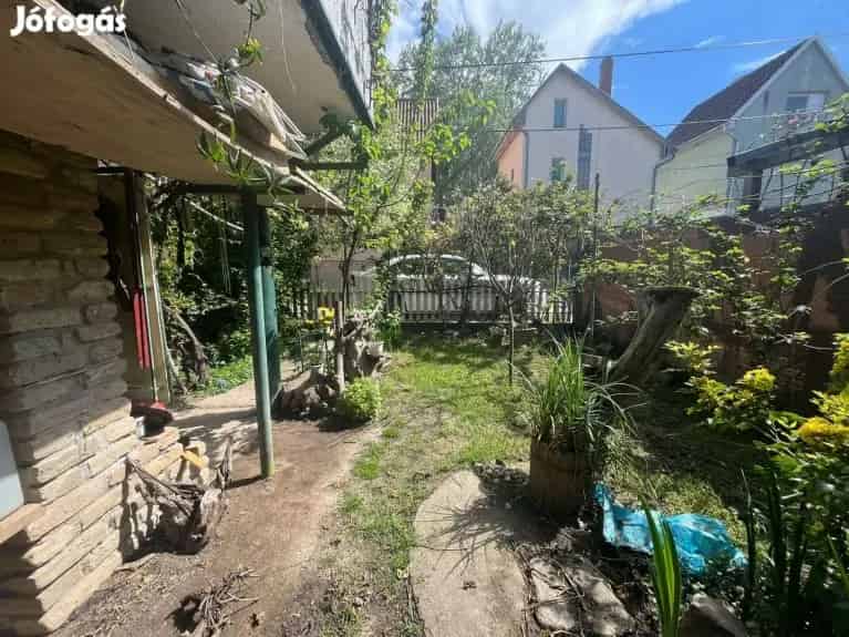 Eladó hangulatos nyaraló Tápén vízpart közelében