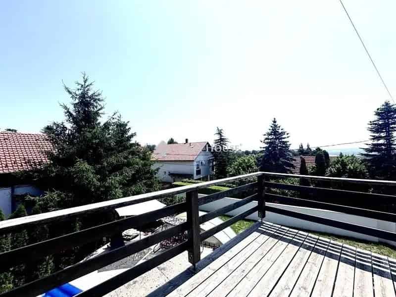 Pécs Donátus 108m2-es családi ház medence 400m2 telek