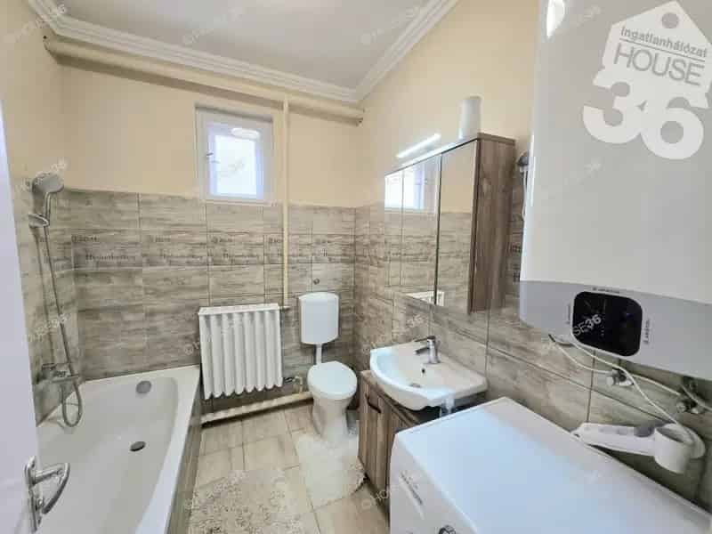 711 m2-es telek Nagykőrösön felújított családi ház eladó