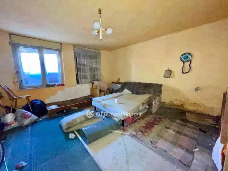 Eladó házrész Csongrád központjában otthonnak vagy üzletnek