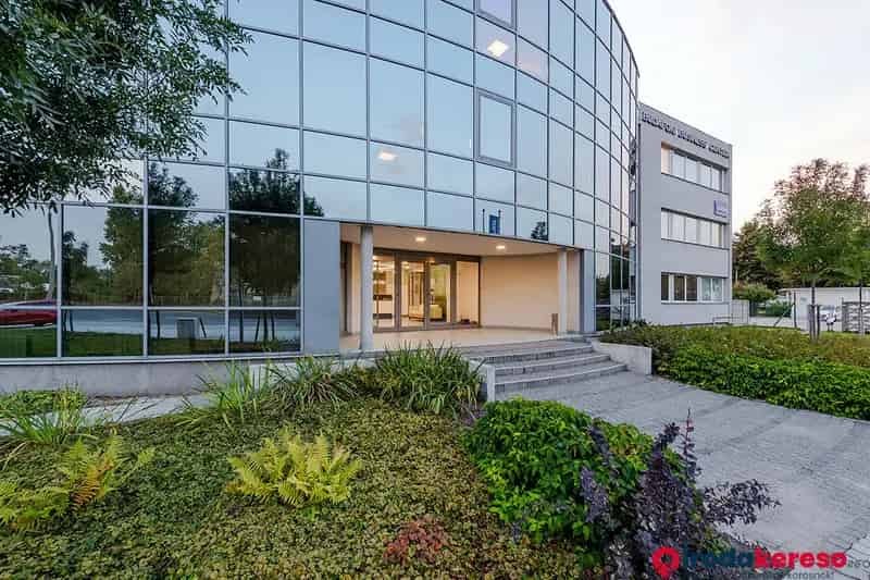 Dél-Buda 2350 m2-es Irodaépület - 1999-ben Épült