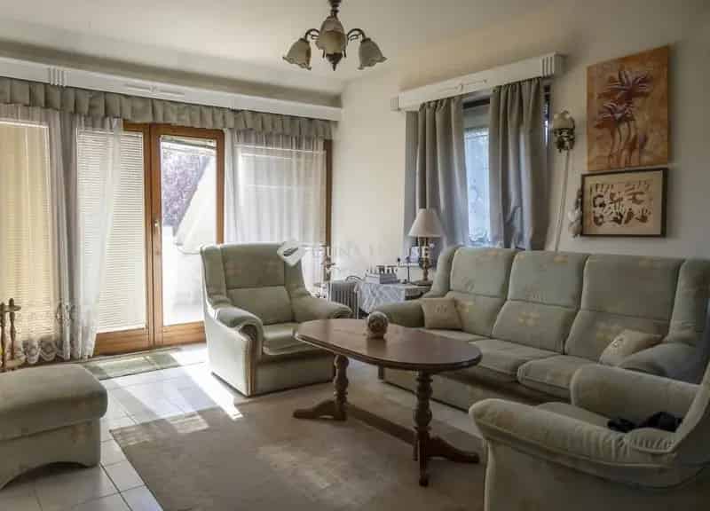 Nagykovácsi panorámás családi ház eladó - 5 szoba, 2 fürdő