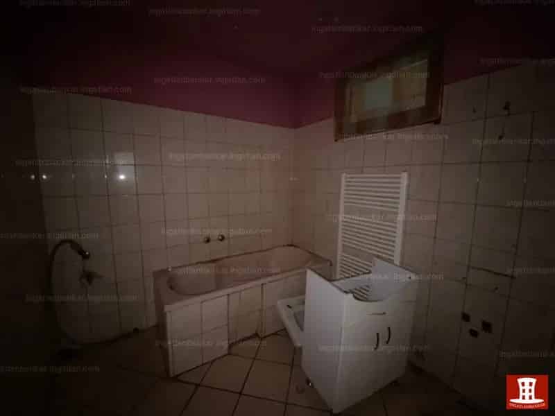 160 nm-es 4 szobás családi ház eladó Tiszacsegén