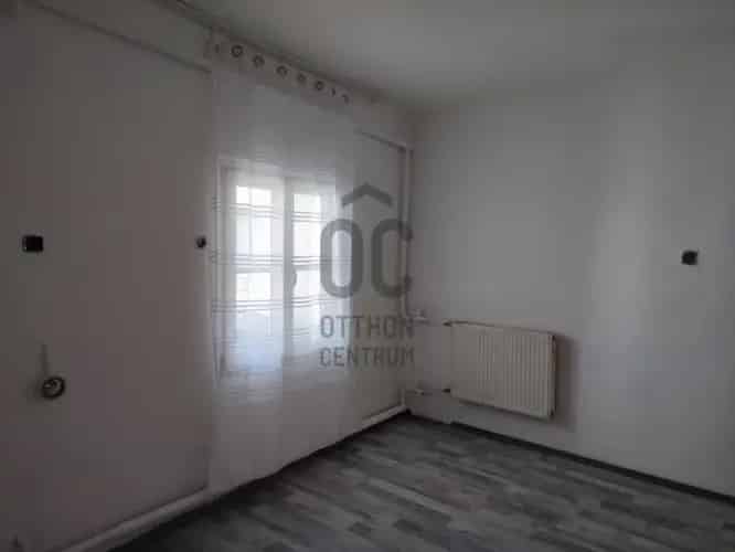 Kisbéren eladó családi ház - 3 szoba, 2 fürdő, 80m2